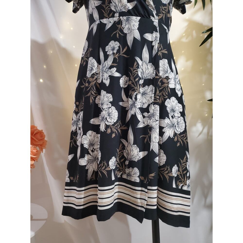 Soma NWT Faux Wrap Tropical Floral Dress Womens Size M Short Sleeve Knee Length - Picture 8 of 12